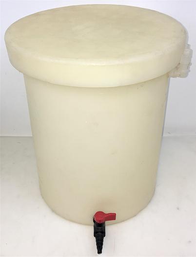 Used Nalgene 54102-0005 Cylindrical LLDPE Tank with Cover and Spigot - 18.9L
