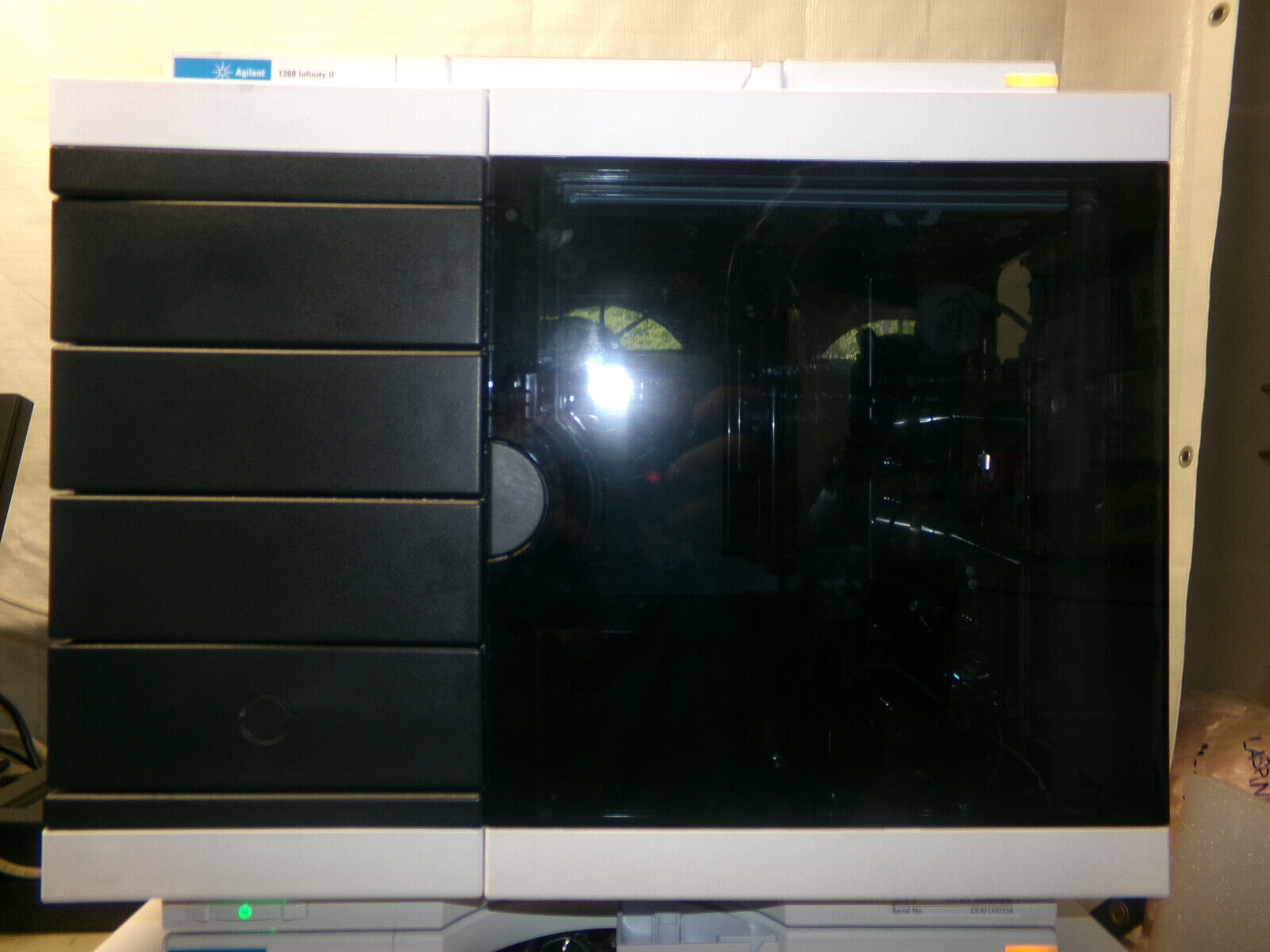 A black and white photo of a machine.