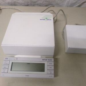 A Mettler Toledo scale with a white display.