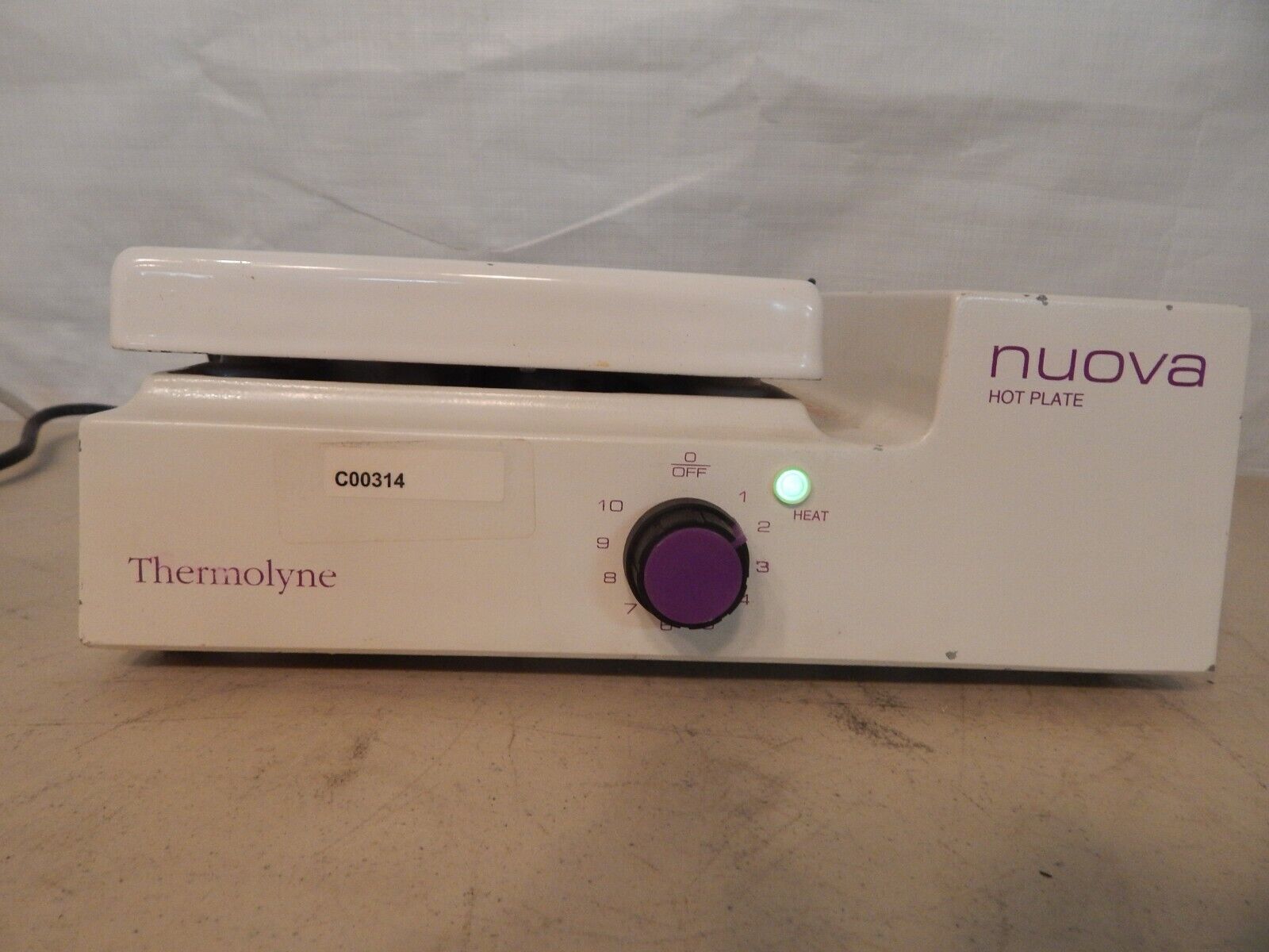 Nuova hot plate with purple dial.